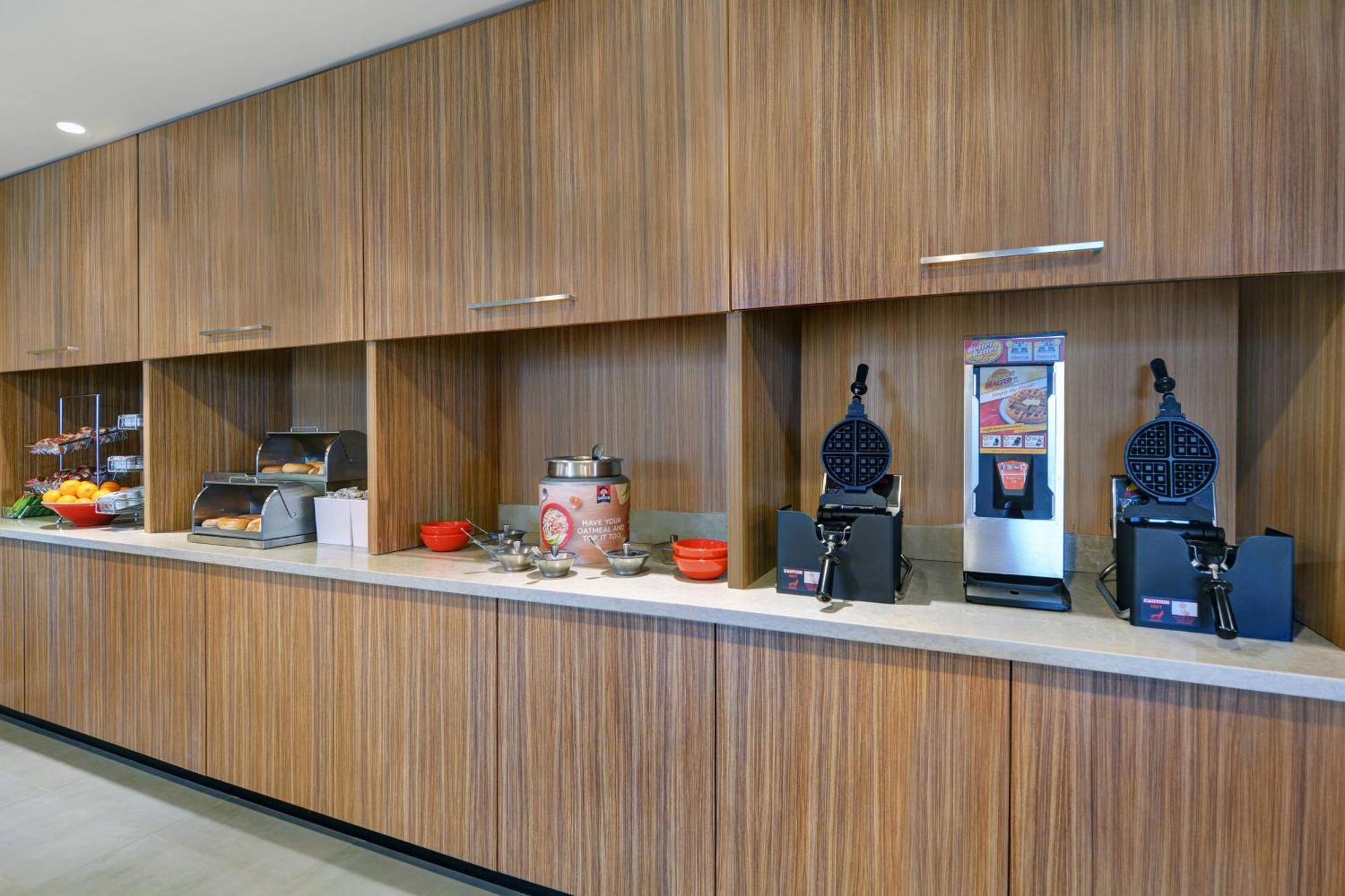 Towneplace Suites By Marriott Indianapolis Downtown Экстерьер фото