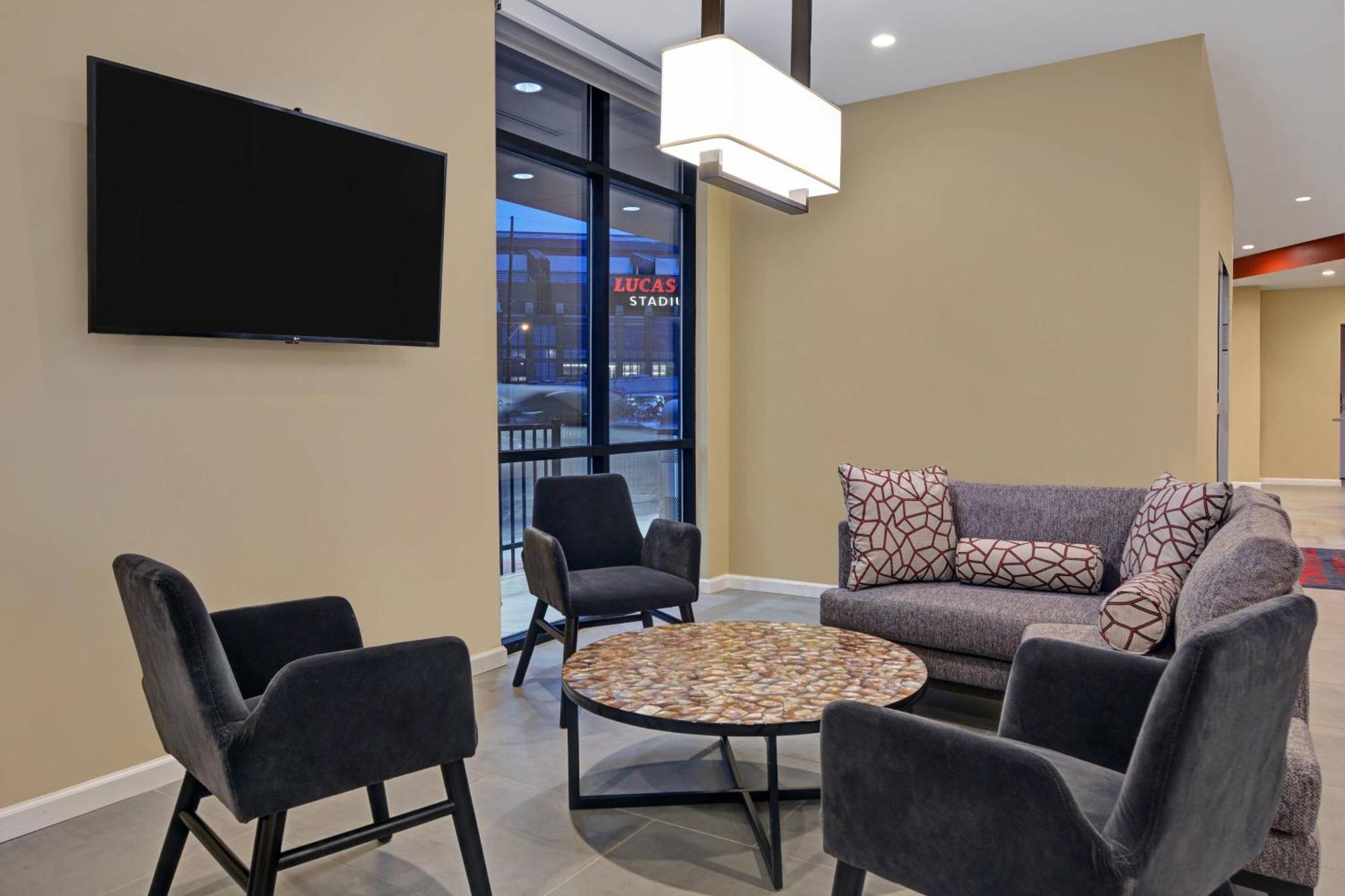 Towneplace Suites By Marriott Indianapolis Downtown Экстерьер фото